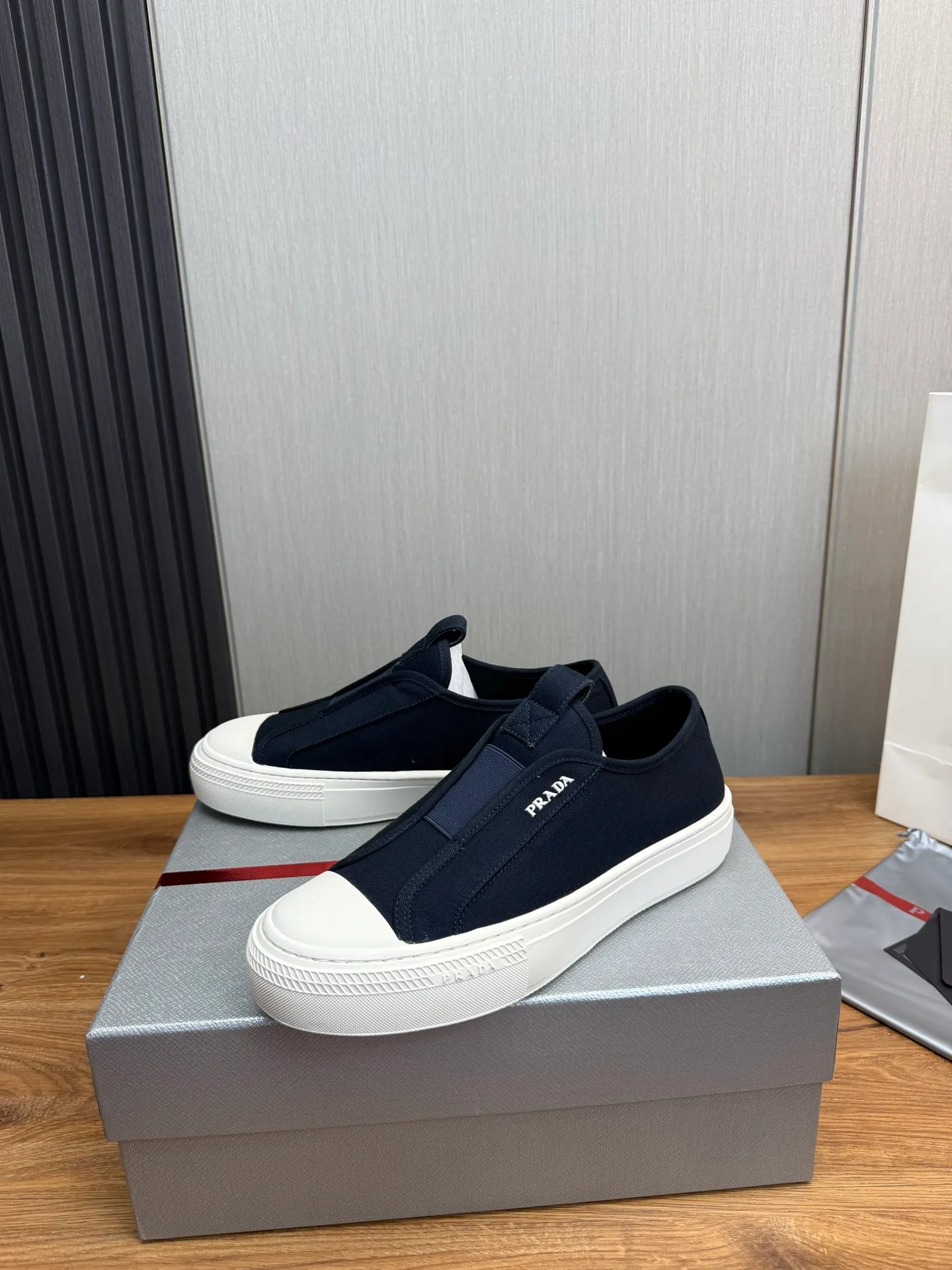 Men's shoes 560💰 [PRADA] Popular canvas shoes in the men's shoe counter, synchronized with the official website, 1 high-quality shipment ✔️Original canvas + cowhide lining, 1🆚1 replica, original sole, 38-45 (45 customized, non-refundable)